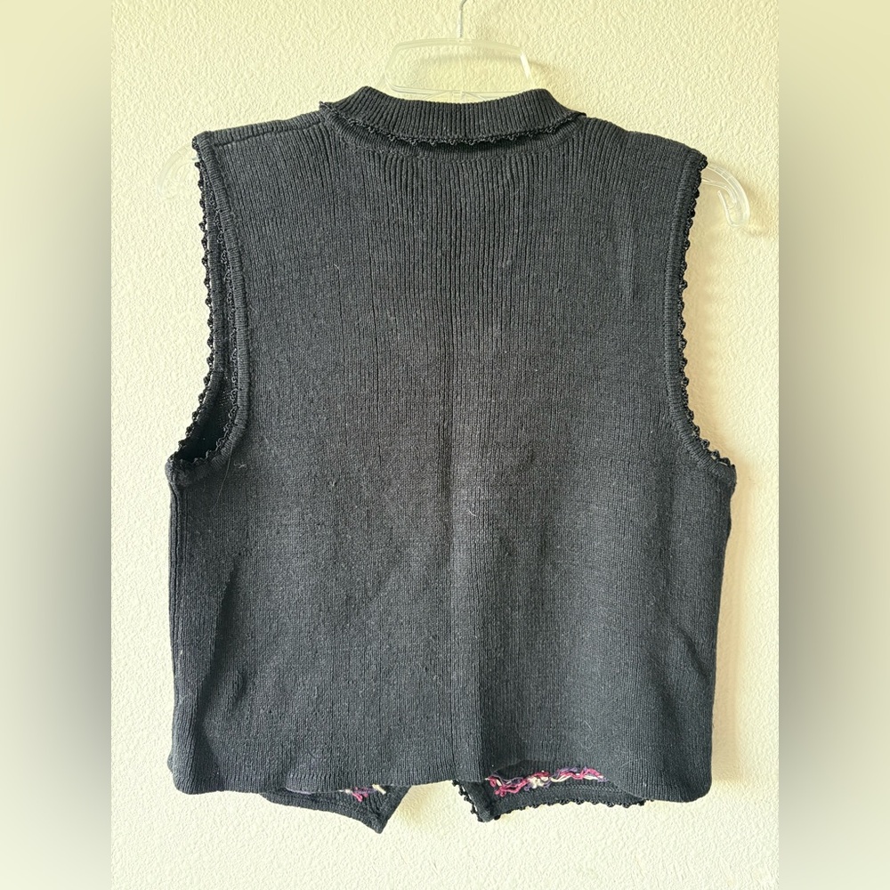 Segue VINTAGE Black Floral Embroidered Women's sweater vest - Picture 3 of 4